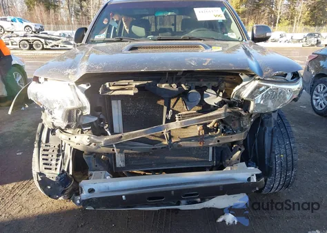 2015 Toyota Tacoma Base V6 z USA, uszkodzony, nr VIN 3TMLU4EN7FM167765